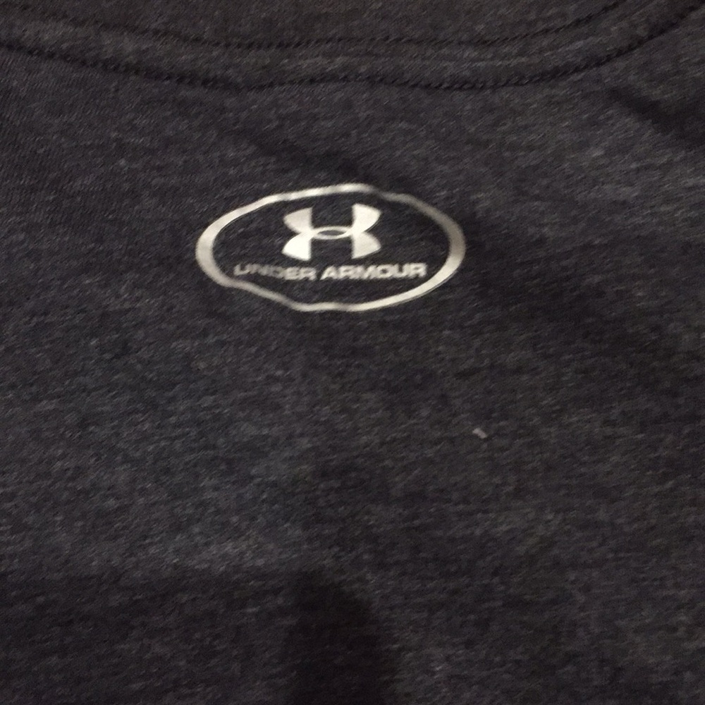 Size small fitted under Armour T-shirt - Picture 5 of 6
